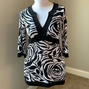 WHITE HOUSE BLACK MARKET Floral Tunic Medium